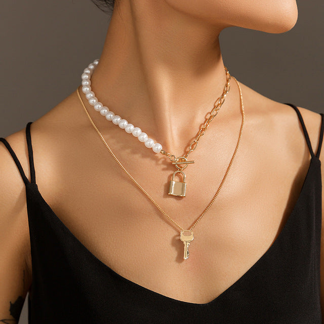 Goth Baroque Pearl Coin Portrait Pendant Necklace for Women Vintage Multi Layer Link Chain Necklace Punk Aesthetic Jewelry 2025